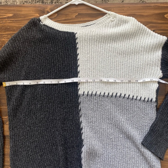 Colorblock Sweater - Picture 7 of 8